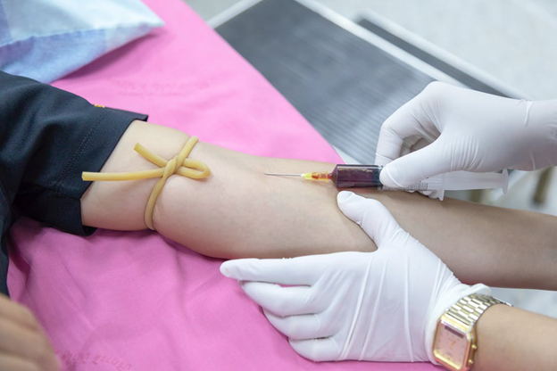 How to become a phlebotomist